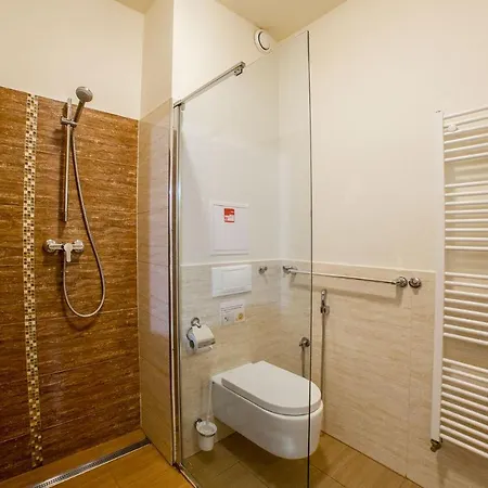 酒店 Wellness & 3*